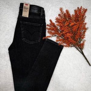 Levi’s High-Rise Skinny
